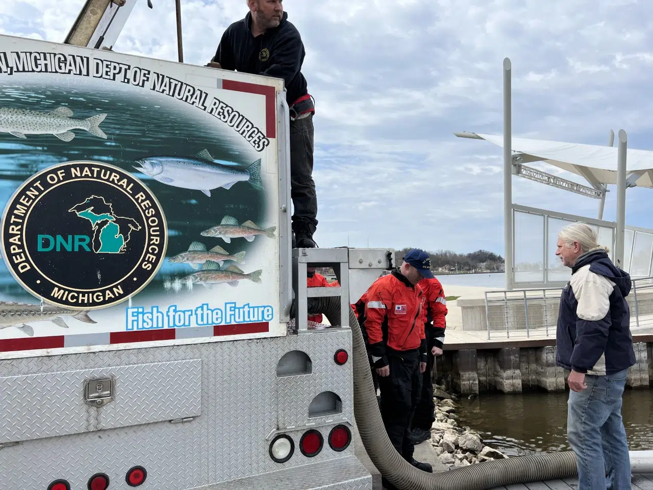 DNR Delivers Chinook Salmon to Grand Haven WGHN
