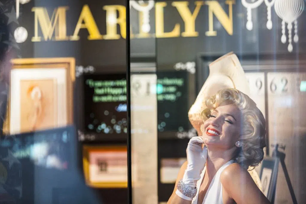 Marilyn Monroe look-a-like 