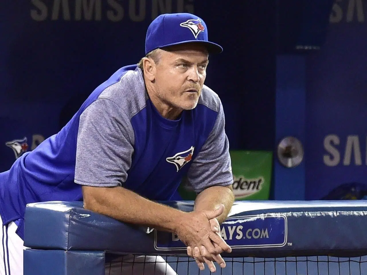 Toronto Blue Jays manager Carlos Tosca, left, argues with third