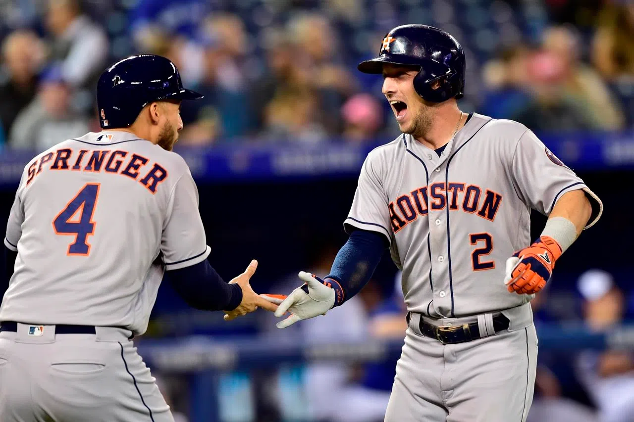 Gurriel puts Fernandez jersey in Astros dugout