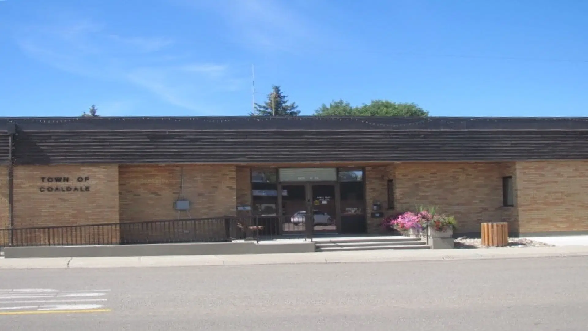 Town of Coaldale approves new asphalt plant/ encourages Alberta