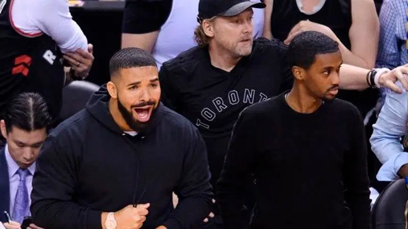 Drake Trolls Golden State Warriors by Wearing Dell Curry Raptors Jersey at  NBA Finals Game 1