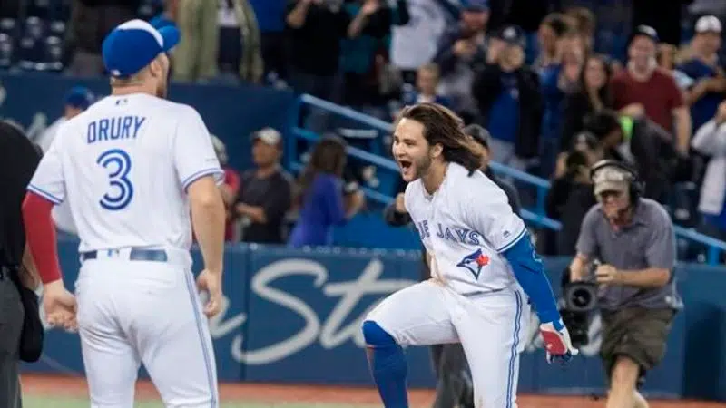 Blue Jays SS Bo Bichette leaves game after 5 innings with sore
