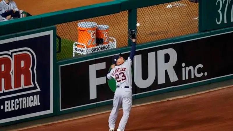 Altuve, Astros show up in World Series, win Game 3 in DC, 4-1