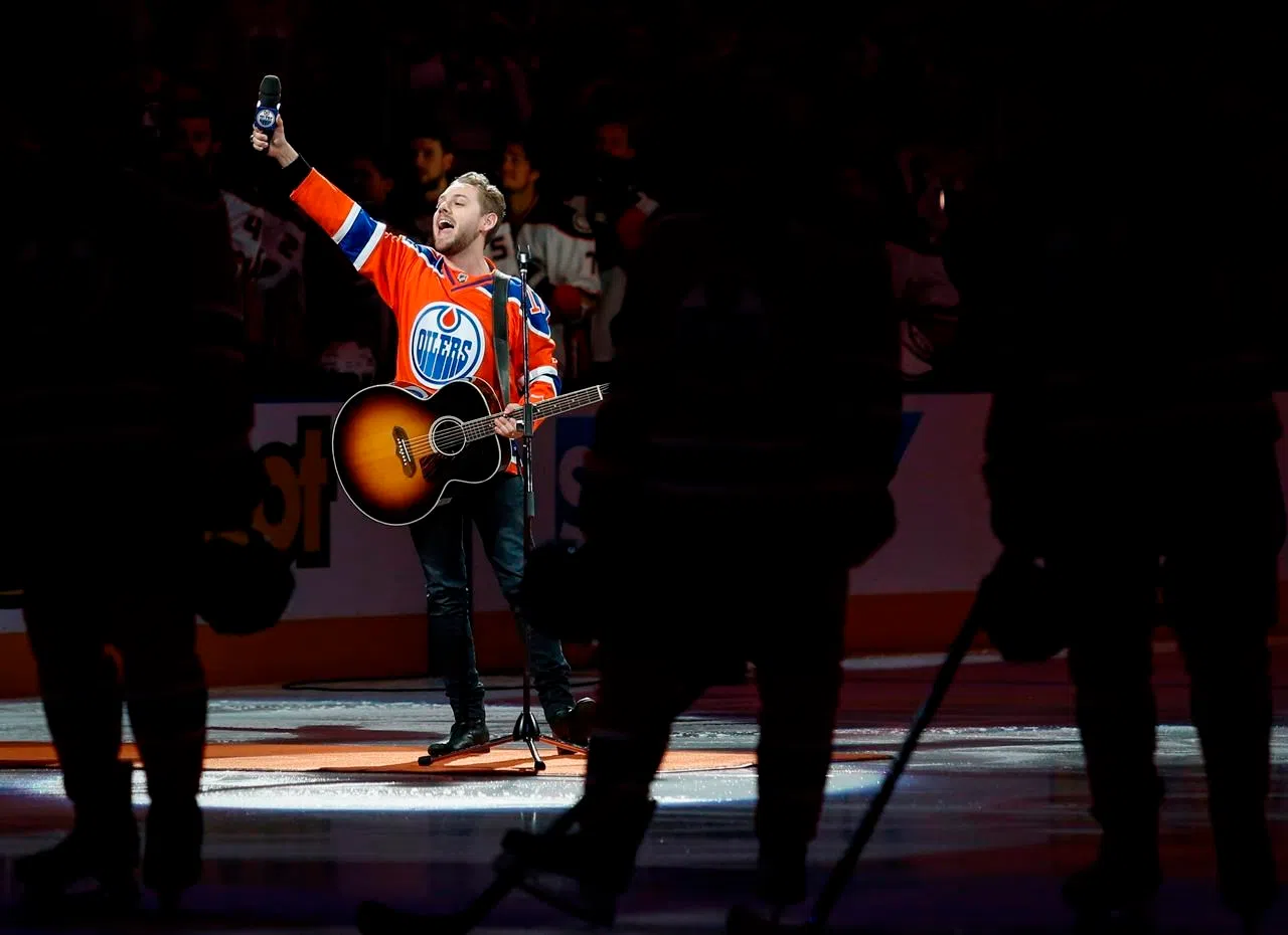 ‘Is This For Real?’ Oilers Fans Help Sing U.S. Anthem After Microphone ...