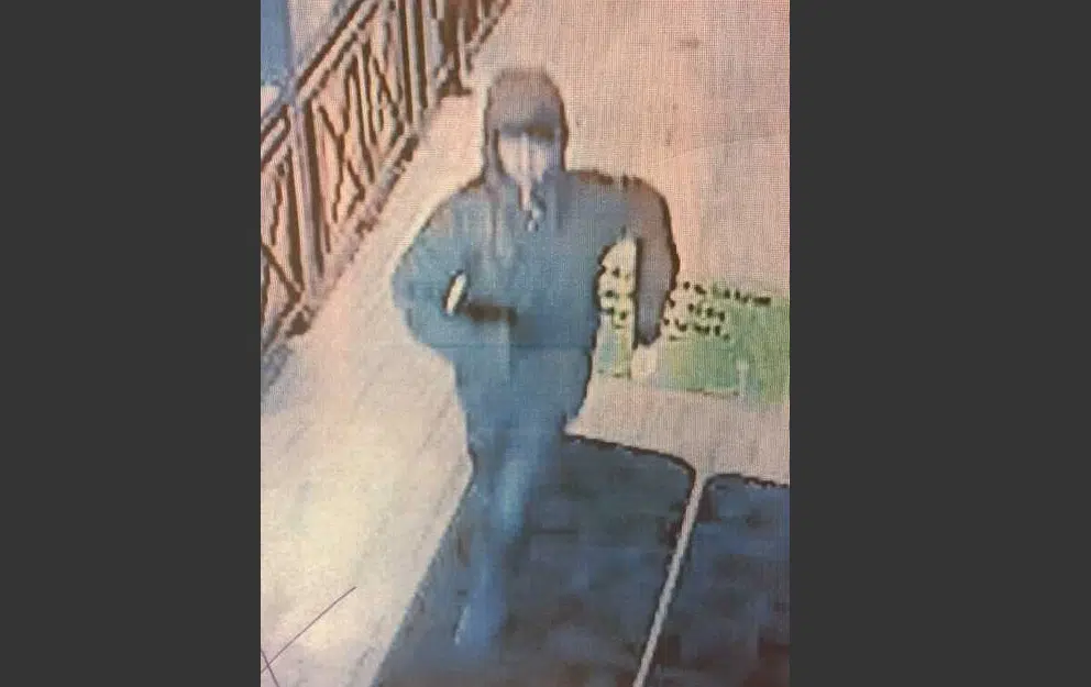 UPDATE Police release photo of suspect in jewelry store robbery B100