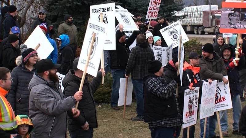 Over 100 Rally In Support Of CN Workers | CKPGToday.ca