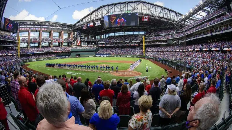 Texas Rangers welcome full fan capacity at home opener