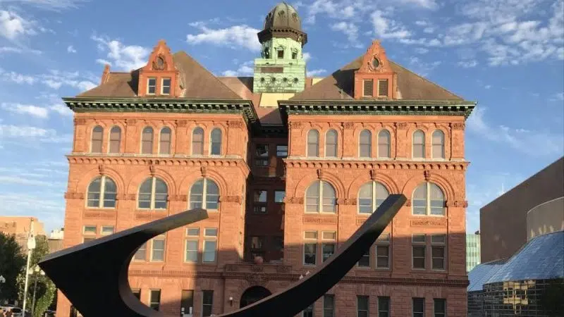 There’s no A/C at Peoria City Hall 93.3 The Drive