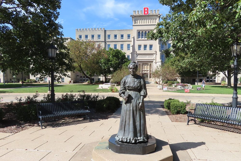 Bradley University mourns sudden death of professor - Vimarsana News