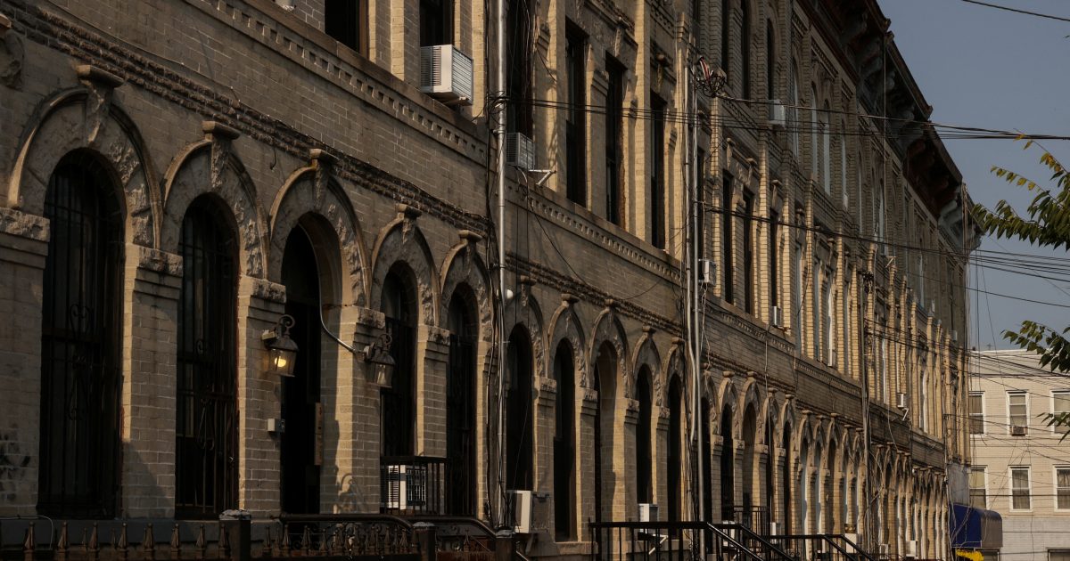 U.S. rents surge, leaving behind generation of younger workers - Vimarsana News