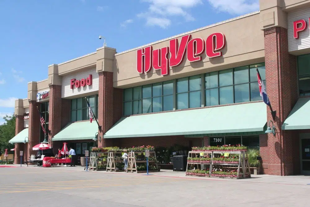 HyVee closing all stores on Thanksgiving 1470 & 100.3 WMBD