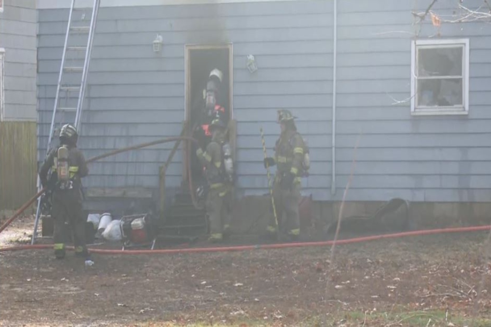 Three rescued from fire at Green Valley home - Vimarsana News