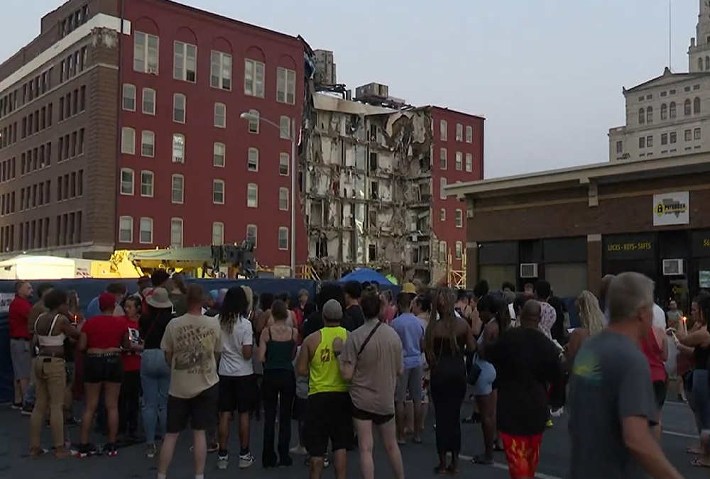 Three bodies recovered from Davenport apartment building - Vimarsana News
