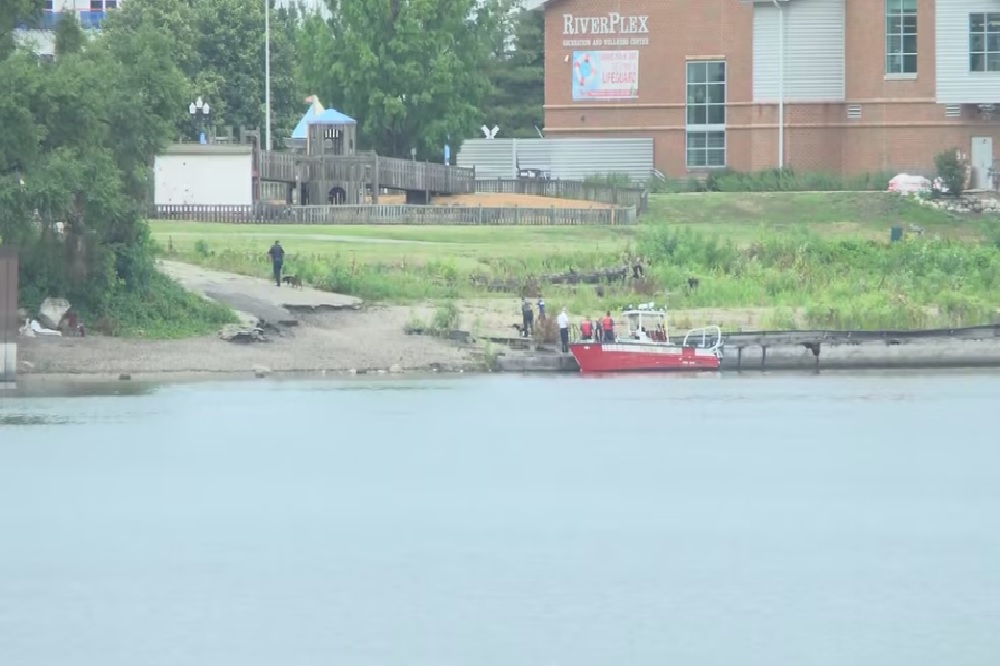 Trio charged with animal cruelty for leaving dogs on boat on the IL River - Vimarsana News