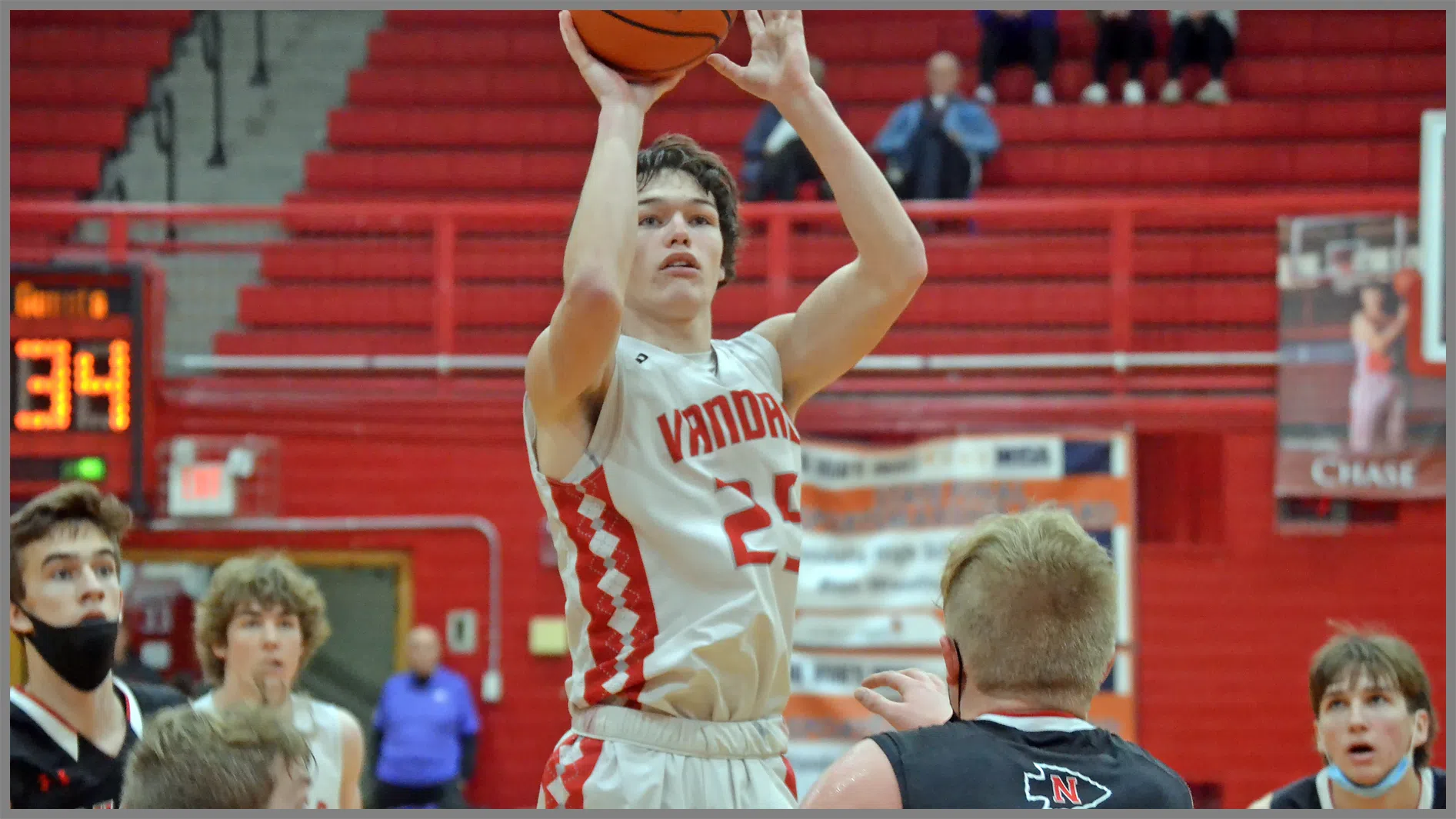 Vandals Basketball wraps up regular season tonight at Piasa