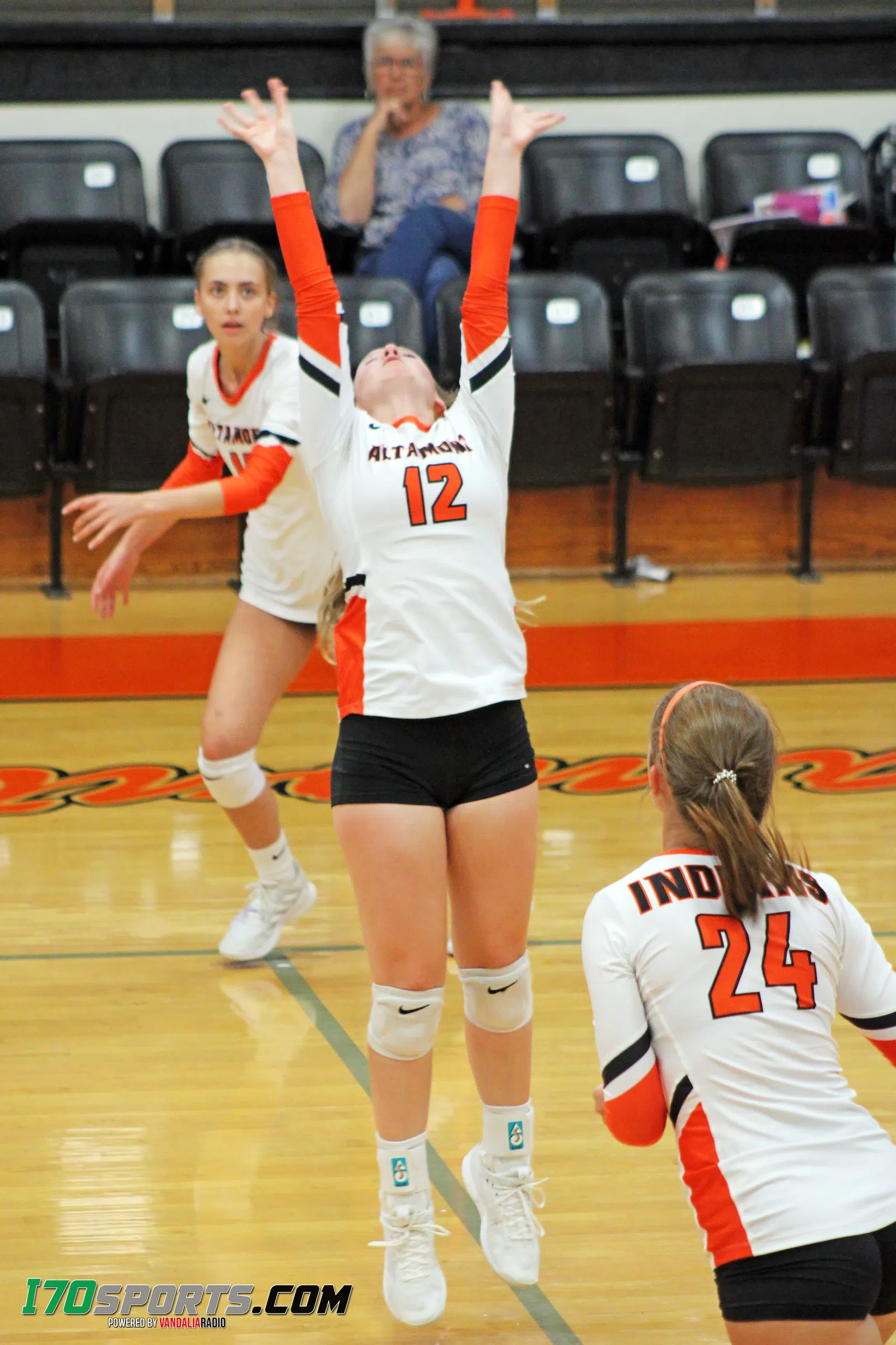 Lady Indians Go 02 To Start Riverton Fall Classic Play Vandalia Radio