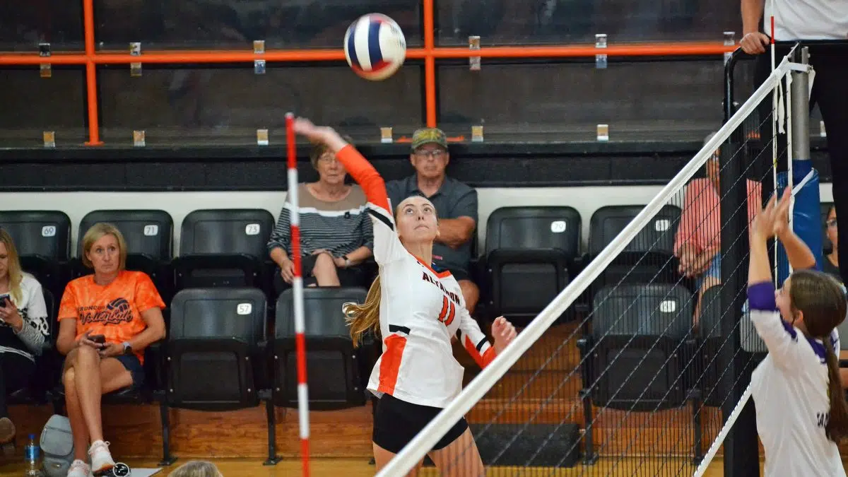 Altamont Volleyball Goes 212 for Third Place at Own Tournament