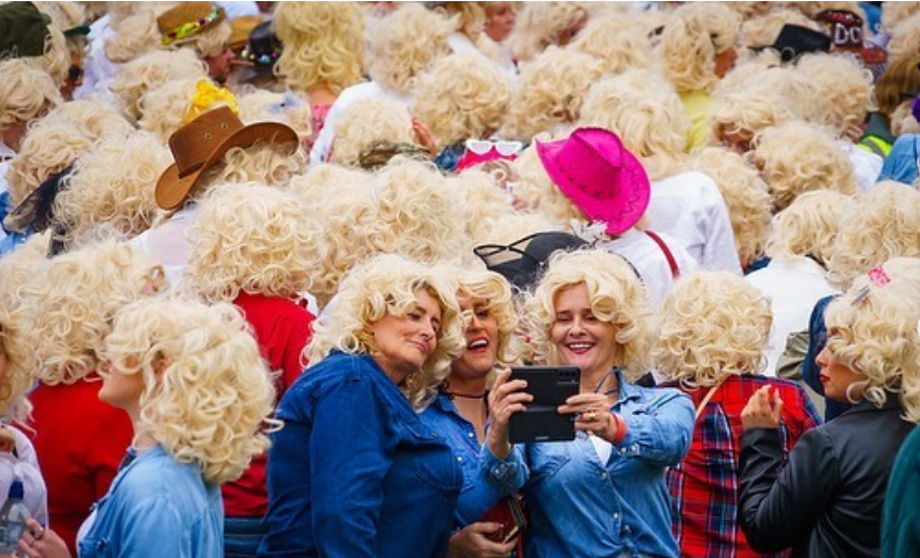 How many Dollys does it take to break a record? - Vimarsana News