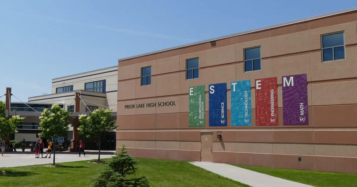 MN prep team ends season after player finds racist note KNOX News