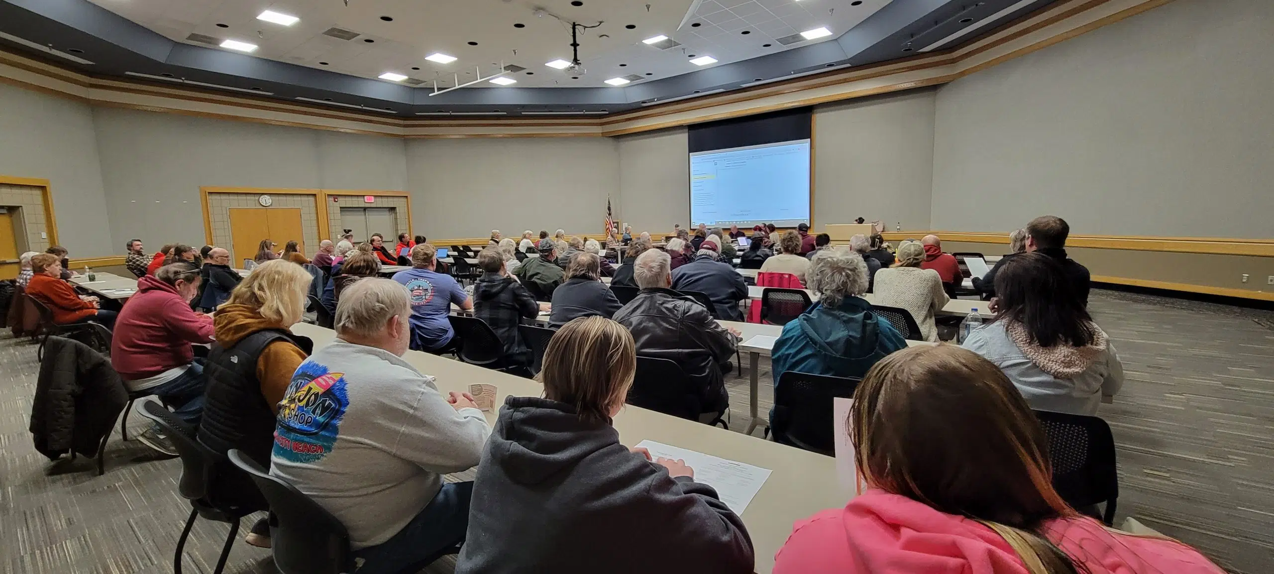 Nearly 100 residents attend post-school board meeting in Detroit Lakes |  Lakes Area Radio