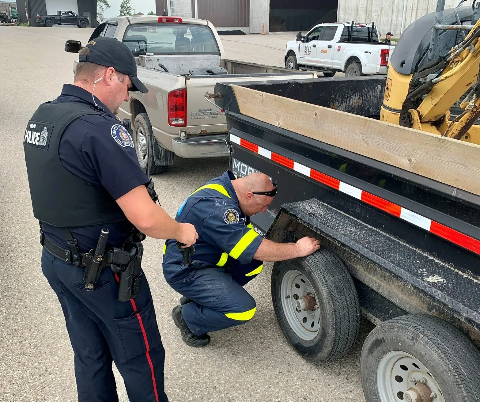 Wellington County Opp Participate In Commercial Vehicle Safety Blitz In Guelph Grand 1011 Fm 