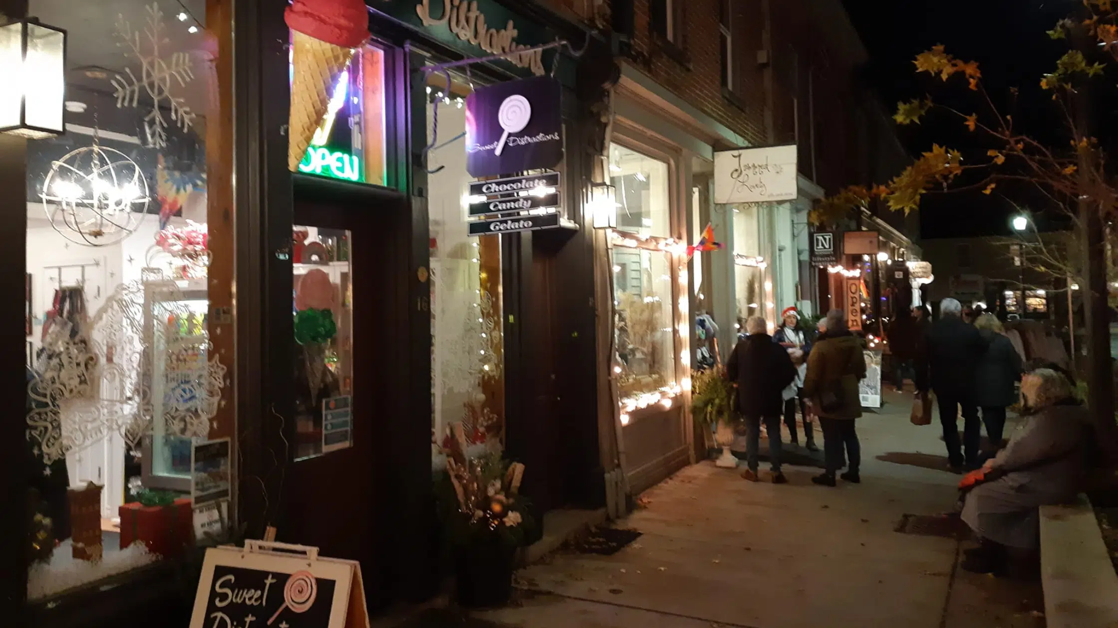 Tis the Season for Starlight Shopping in Downtown Elora