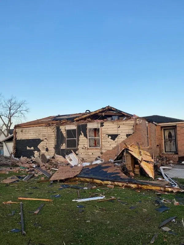 Powerful tornado kills one and causes extensive damage in St. Bernard ...