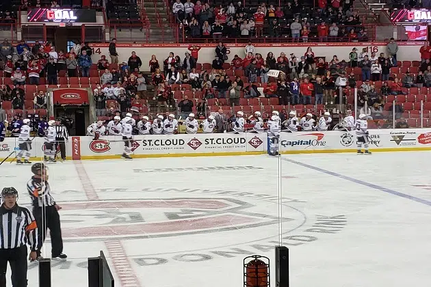 Huskies celebrate SCSU Night at the Minnesota Twins game – St