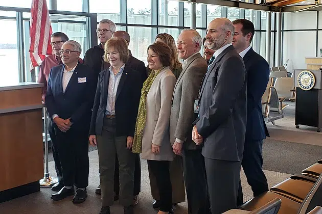 Senators Klobuchar and Smith Celebrate St. Cloud Airport Grant – KNSI