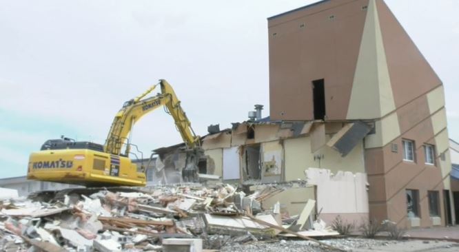 Fargo's Red River Inn & Suites hits the wrecking ball - Vimarsana News