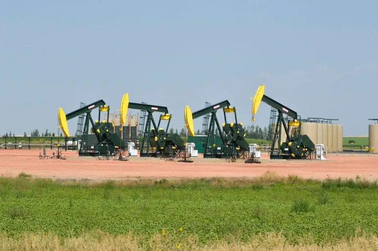 Blizzard prompts drop in North Dakota’s oil production