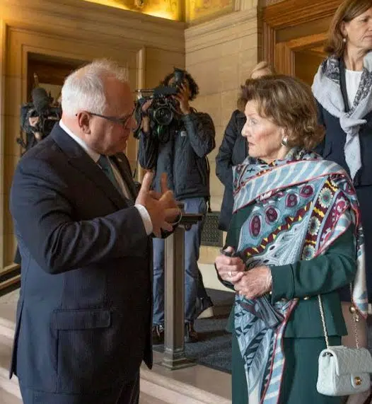 Governor Walz Welcomes Queen Sonja Of Norway To Minnesota | The Mighty ...