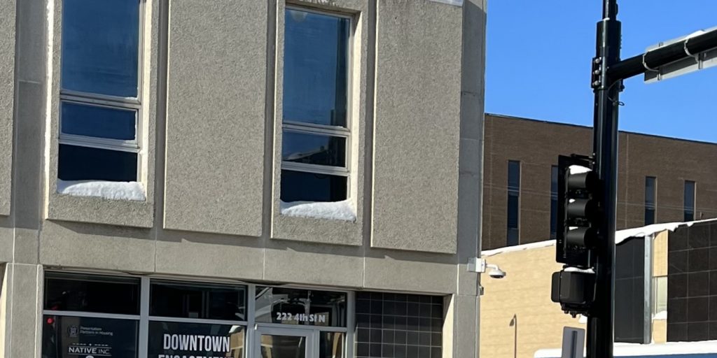 Challenges mount for homeless people during frigid temps, F-M shelters full - Vimarsana News
