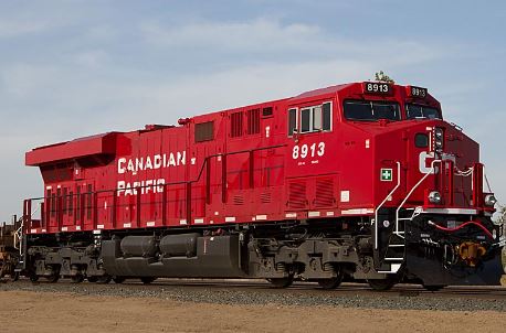 More than 30 of 70 rail cars of Canadian Railway Train derail near Wyndmere, ND - Vimarsana News
