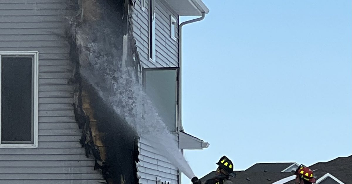 Friday midday fire heavily damages south Moorhead home - Vimarsana News