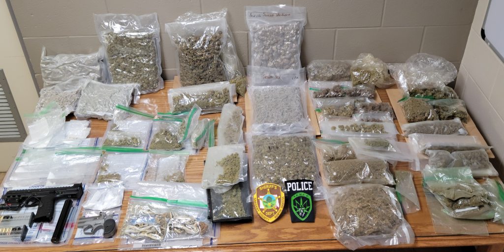 Forman man arrested; drugs, guns, cash seized - Vimarsana News