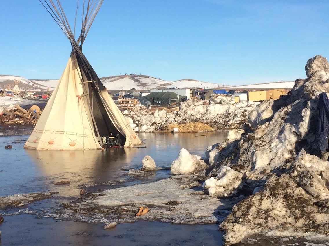 Feds leave future of Dakota Access pipeline's controversial river crossing unclear in draft review - Vimarsana News