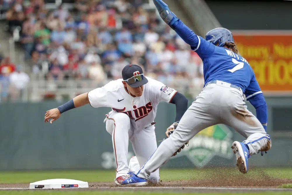 Sonny Gray and Zack Greinke hurt as Twins beat Royals 7-3 - The