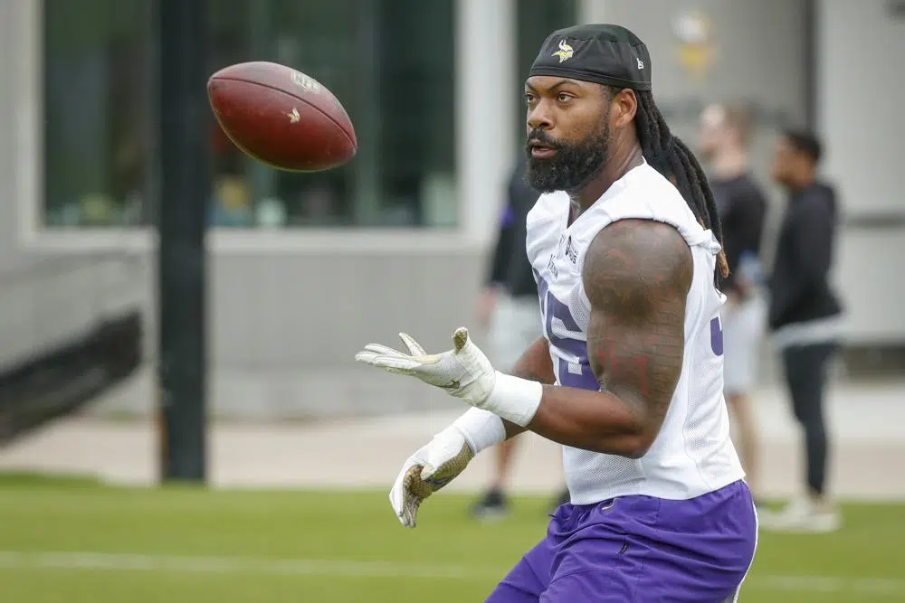 Za'Darius Smith joins Vikings