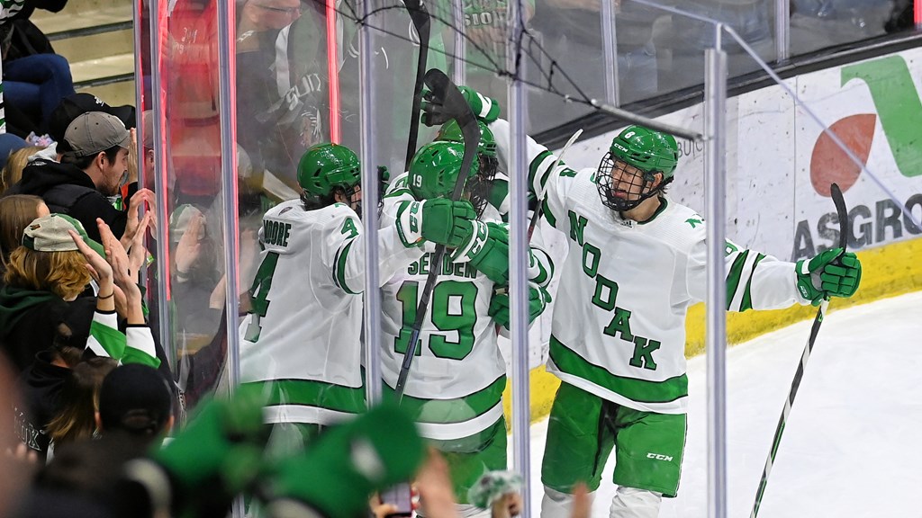 Senden's three-point night paces No. 6 UND past No. 11 Gophers - Vimarsana News