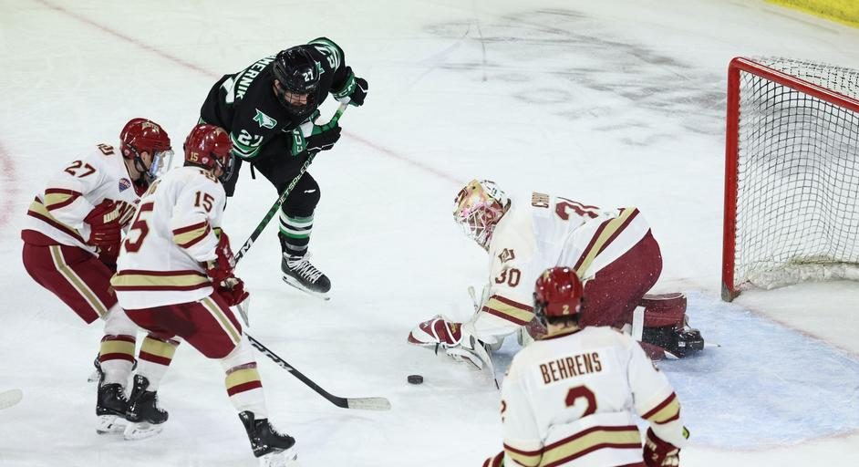 Second period barrage leads No. 4 Denver past North Dakota, 5-3 - Vimarsana News