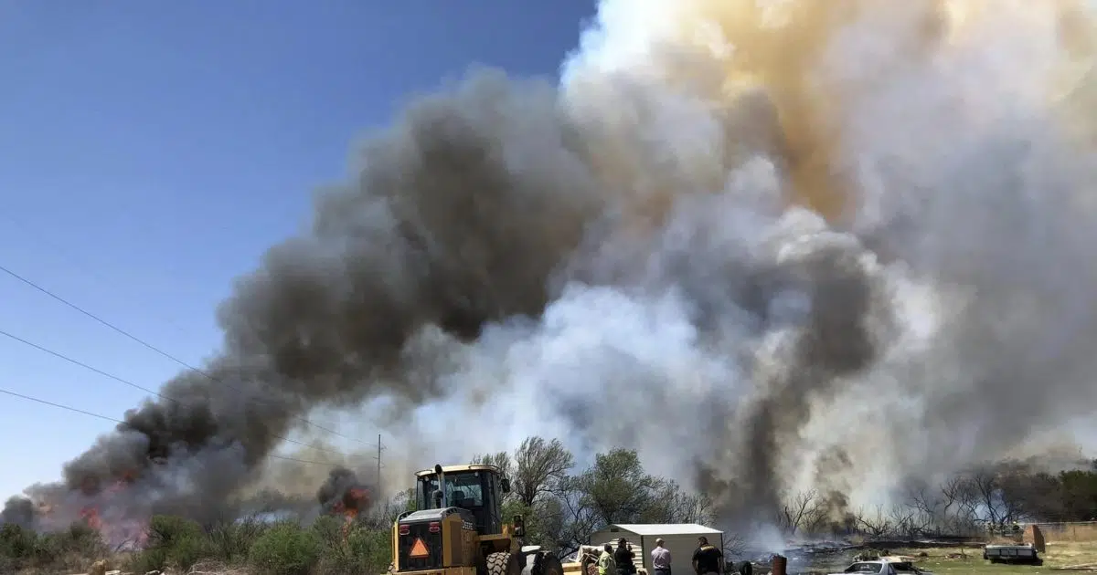 First Responders Fight Wildland urban interface fire in Big Spring