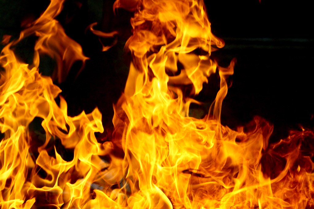 Albion man injured in overnight house fire, two others escape unharmed - Vimarsana News