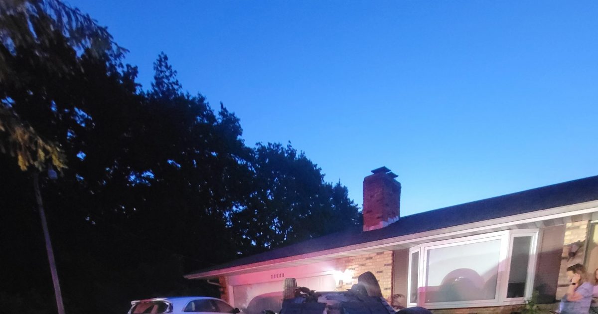 Motorist goes off the road, into driveway, hits two parked cars, then flips over - Vimarsana News