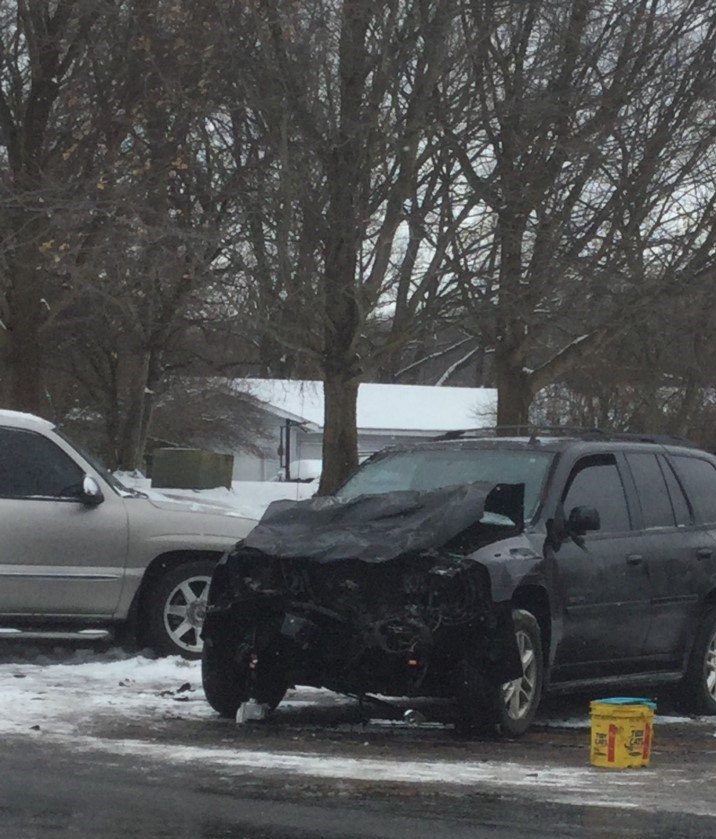 One injured following 2-vehicle crash in Cass County - Vimarsana News