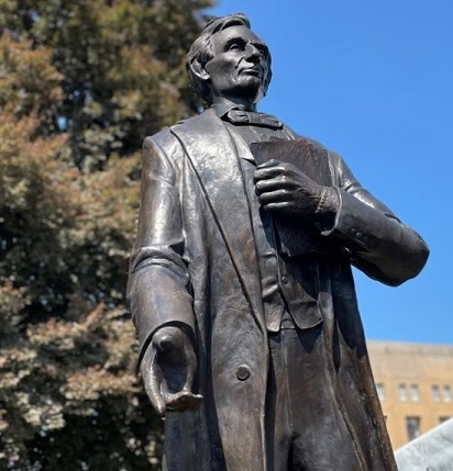 New Abraham Lincoln statue in Bronson Park vandalized less than two days after unveiling - Vimarsana News