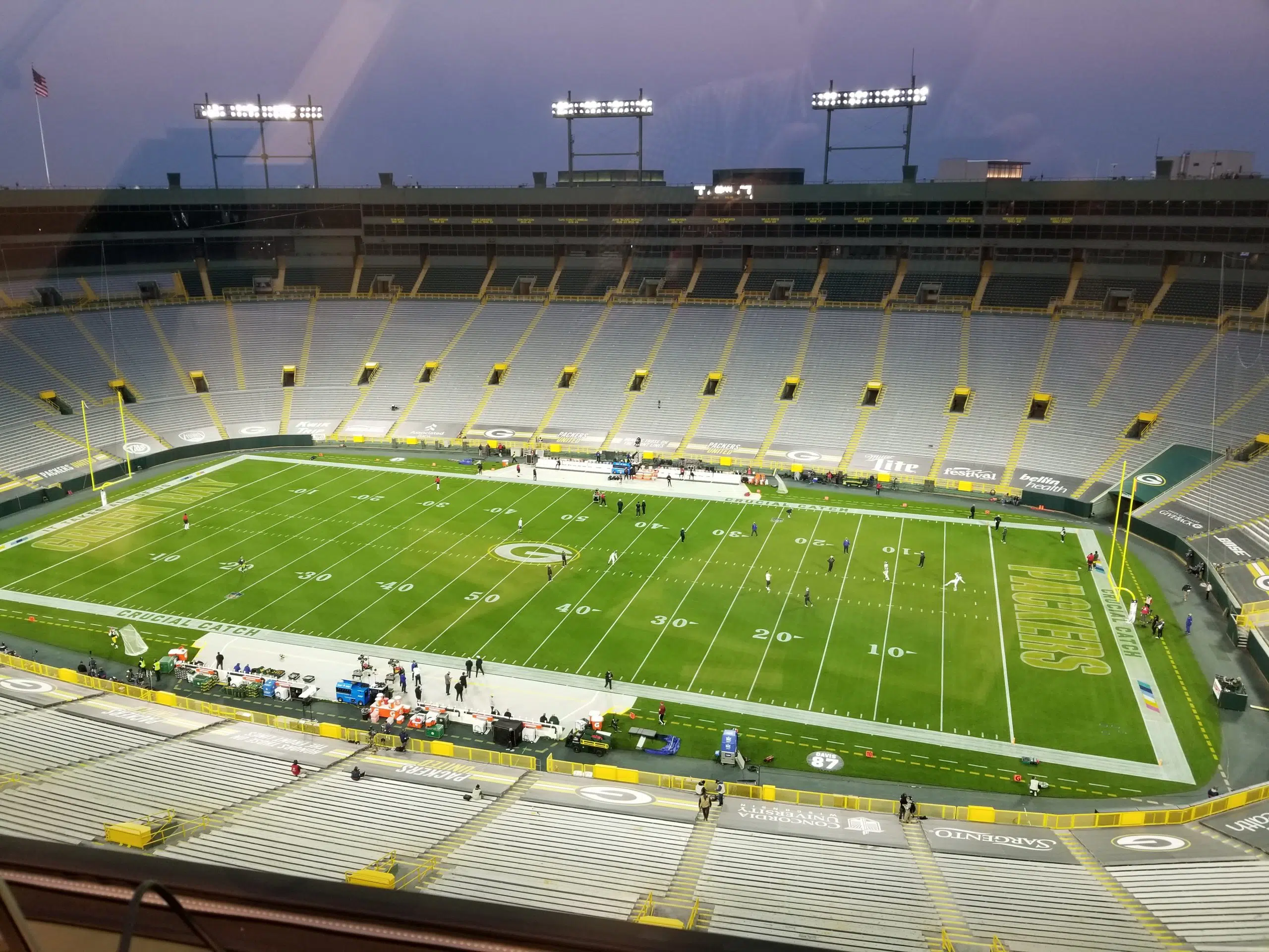 Staying Perfect Under The Lambeau Lights 1065 The Buzz