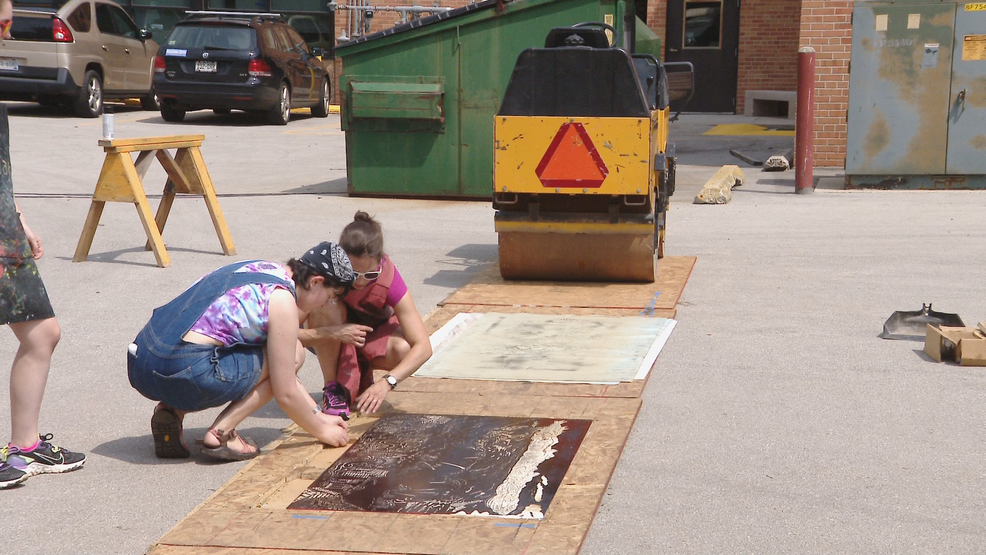 Artist Bring 'Really Big Prints' Back to Manitowoc | Duke FM | Playing the Legends of Country - Vimarsana News