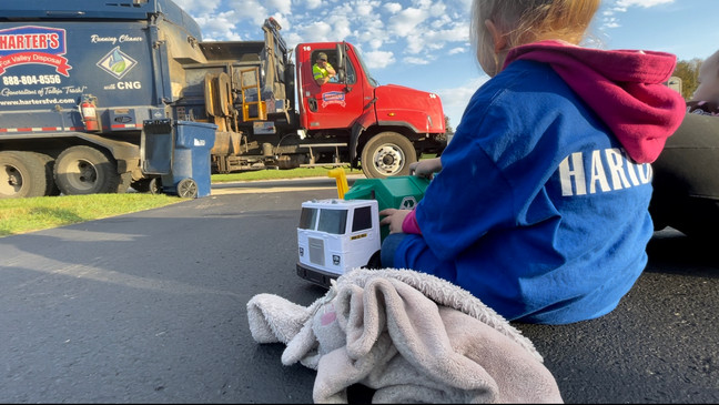 Garbage Collector Brings Smiles to Suamico Residents - Vimarsana News